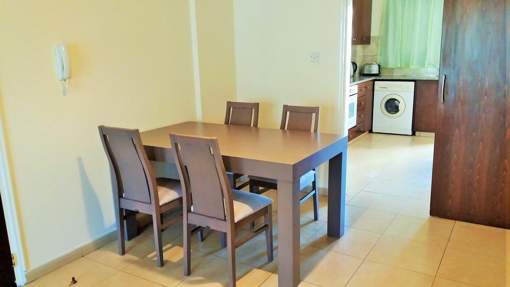 101 Mandritis Court Apartment Larnaca Exterior photo