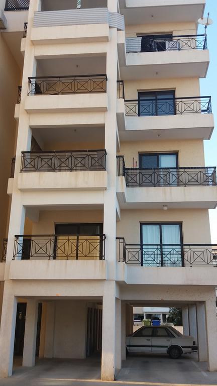 101 Mandritis Court Apartment Larnaca Exterior photo